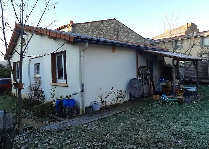 Holiday home Petite Maison Tres Paisible Avec Jardin A Cournon - Puy De Dome ! *