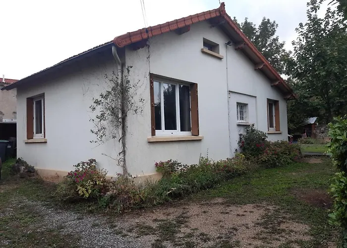 Holiday home Petite Maison Tres Paisible Avec Jardin A Cournon - Puy De Dome ! *