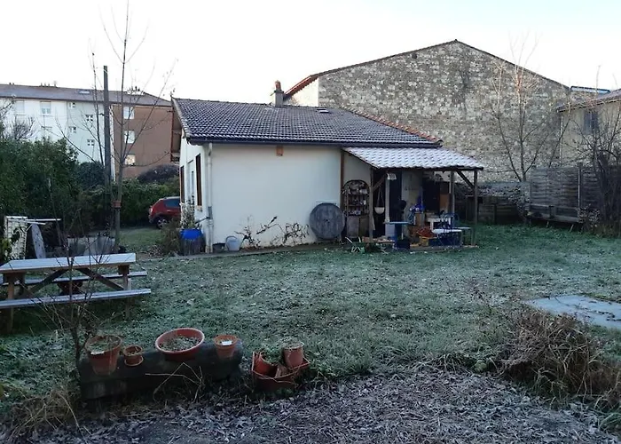 Petite Maison Tres Paisible Avec Jardin A Cournon - Puy De Dome ! Holiday home Le Cendre