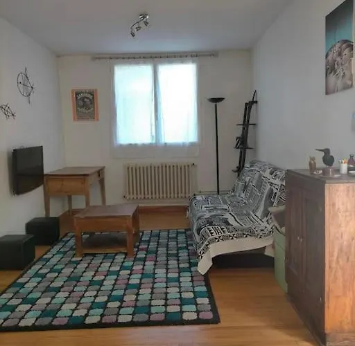 Holiday home Petite Maison Tres Paisible Avec Jardin A Cournon - Puy De Dome ! Le Cendre