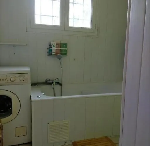 Petite Maison Tres Paisible Avec Jardin A Cournon - Puy De Dome ! *